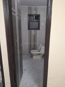 Bathroom Image of 750 Sq.ft 2 BHK Builder Floor for rent in Preet Vihar New Delhi for Rs. 16000