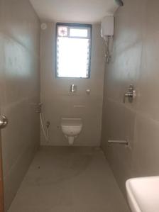 Common Bathroom Image of 1000 Sq.ft 3 BHK Apartment / Flat for sale in Neelam CHS, Kandivali West Mumbai for Rs. 23500000