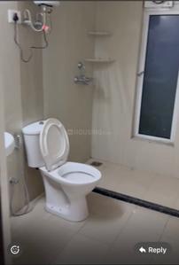 Bathroom Image of 2300 Sq.ft 4 BHK Apartment / Flat for rent in Land Craft Golflinks Apartments, Pandav Nagar Ghaziabad for Rs. 38000