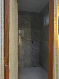 Common Bathroom Image of 1250 Sq.ft 3 BHK Builder Floor for sale in Indirapuram Ghaziabad for Rs. 13200000