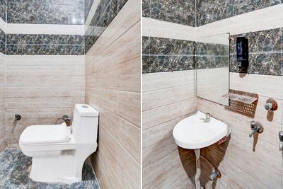 Bathroom Image of OYO Life FNG Chowk (Best for PG accommodations) in Chhajarsi Colony, Noida