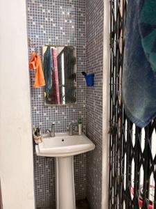 Bathroom Image of 1500 Sq.ft 2 BHK Duplex for rent in C.B.Ganj Bareilly for Rs. 15000