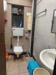 Bathroom Image of 1053 Sq.ft 2 BHK Apartment / Flat for rent in Basera Apartments, Mazgaon Mumbai for Rs. 70000