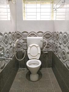 Common Bathroom Image of 1096 Sq.ft 2 BHK Apartment / Flat for rent in Mahadevapura Bengaluru for Rs. 35000