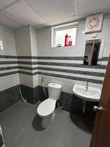 Bathroom Image of 900 Sq.ft 3 BHK Apartment / Flat for rent in Roodraksh Kundan, Satgaon Guwahati for Rs. 30000