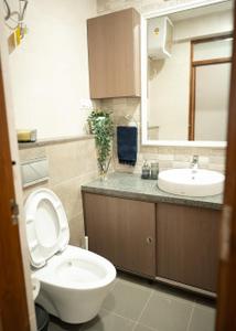 Image of 1700 Sq.ft 3 BHK Apartment / Flat for rent in Richmond Town, Bengaluru for Rs. 150000