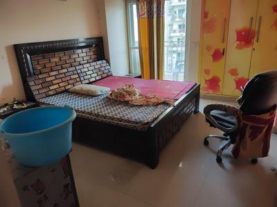 Bedroom Image of 1010 Sq.ft 2 BHK Apartment / Flat for sale in Mahagun Moderne, Sector 78 Noida for Rs. 17000000