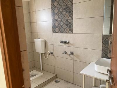 Bathroom Image of 1266 Sq.ft 2 BHK Apartment / Flat for rent in Indira Nagar Lucknow for Rs. 22000
