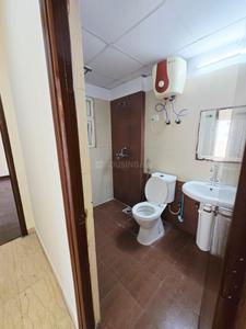 Bathroom Image of 1550 Sq.ft 3 BHK Apartment / Flat for sale in Mahagun Moderne, Sector 78 Noida for Rs. 21000000