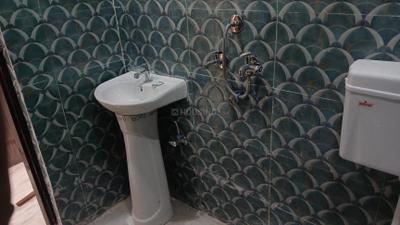 Bathroom Image of 500 Sq.ft 1 BHK Apartment / Flat for sale in Shalimar Garden Ghaziabad for Rs. 2490000