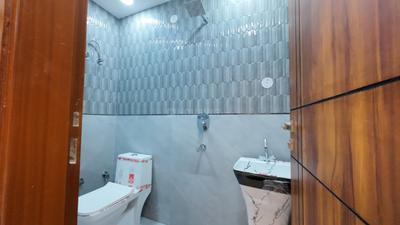 Bathroom Image of 1350 Sq.ft 4 BHK Apartment / Flat for sale in Sector 15 Dwarka New Delhi for Rs. 13500000