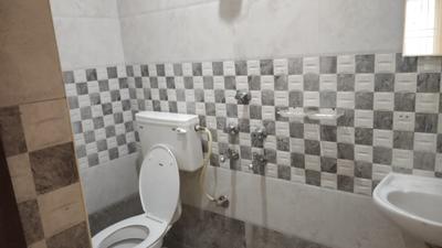 Bathroom Image of 700 Sq.ft 2 BHK Apartment / Flat for rent in Parappana Agrahara Bengaluru for Rs. 20000