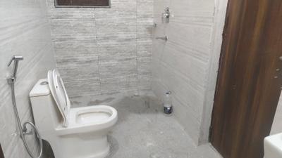 Bathroom Image of 1000 Sq.ft 1 BHK Builder Floor for rent in Sector 17 Gurgaon for Rs. 31000