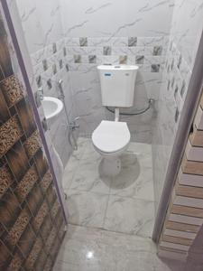 Bathroom Image of 750 Sq.ft 2 BHK Apartment / Flat for sale in Sheikh Sarai New Delhi for Rs. 15500000