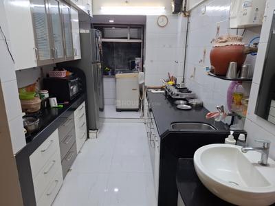 Bathroom Image of 600 Sq.ft 1 BHK Apartment / Flat for rent in Bhoomi Enclave, Kandivali West Mumbai for Rs. 45000