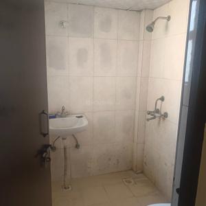 Bathroom Image of 900 Sq.ft 2 BHK Apartment / Flat for rent in Maxheights Dream Homes, Sector 61 Sonipat for Rs. 9500