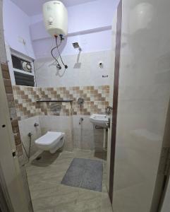 Bathroom Image of 1120 Sq.ft 2 BHK Apartment / Flat for rent in 5 Elements Temple Bells Premier, RR Nagar Bengaluru for Rs. 33000