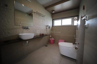 Bathroom Image of 550 Sq.ft 1 BHK Apartment / Flat for sale in Malad West Mumbai for Rs. 7000000