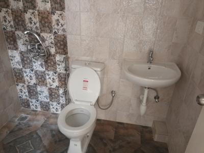 Bathroom Image of 550 Sq.ft 1 BHK Apartment / Flat for sale in Mahindra Happinest Kalyan Project A, Bhiwandi Thane for Rs. 3000000
