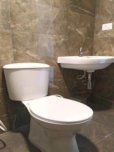 Common Bathroom Image of 3000 Sq.ft 2 BHK Apartment / Flat for sale in Vascon Windermere, Koregaon Park Pune for Rs. 72500000