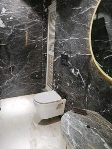 Common Bathroom Image of 930 Sq.ft 2 BHK Apartment / Flat for rent in Majestic Kedarnath Apartments, Chembur Mumbai for Rs. 71000