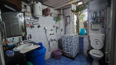 Bathroom Image of 550 Sq.ft 1 BHK Apartment / Flat for sale in Park Street Area Kolkata for Rs. 7000000