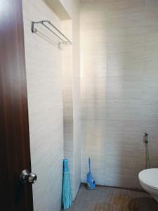 Bathroom Image of 606 Sq.ft 1 BHK Apartment / Flat for sale in Raunak Unnathi Woods, Kasarvadavali Thane for Rs. 6200000