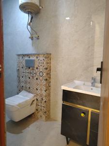 Common Bathroom Image of 1200 Sq.ft 3 BHK Builder Floor for rent in Murari Sharma , Rajpur New Delhi for Rs. 26000