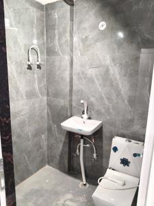 Bathroom Image of 1350 Sq.ft 3 BHK Independent House for rent in Qutub Vihar New Delhi for Rs. 15000