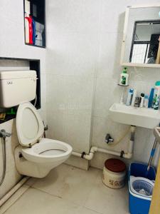 Bathroom Image of 270 Sq.ft 1 RK Apartment / Flat for rent in Siddhi Prabha, Prabhadevi Mumbai for Rs. 42000