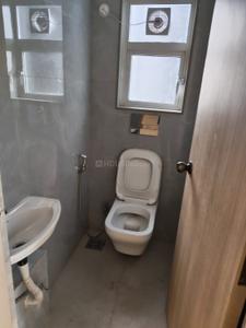 Bathroom Image of 600 Sq.ft 1 BHK Apartment / Flat for rent in Chembur Mumbai for Rs. 63000