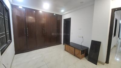 Bedroom Image of 1800 Sq.ft 3 BHK Builder Floor for rent in Surya Niketan New Delhi for Rs. 40000