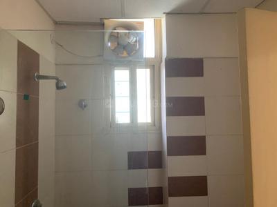 Bathroom Image of 2655 Sq.ft 4 BHK Apartment / Flat for rent in Eldeco Elegance, Gomti Nagar Lucknow for Rs. 50000