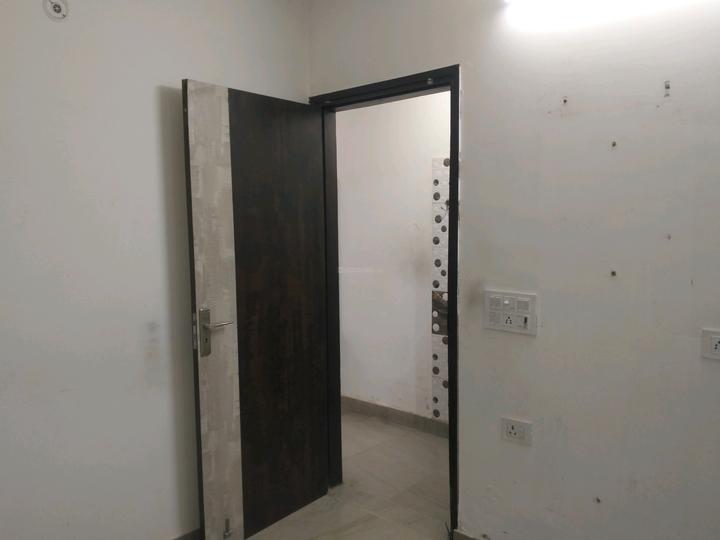 Poorvi Shalimar Bagh, Shalimar Bagh Bedroom 1