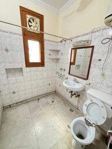 Image of 2000 Sq.ft 3 BHK Builder Floor for rent in Sarvapriya Vihar, New Delhi for Rs. 110000