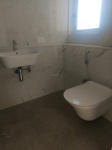 Common Bathroom Image of 1650 Sq.ft 3.5 BHK Apartment / Flat for sale in Lodha Bella Vita, Mohammed Wadi Pune for Rs. 15700000