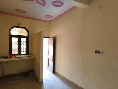 Bedroom Image of 675 Sq.ft 2 BHK Builder Floor for sale in Madhopura Ghaziabad for Rs. 2900000
