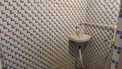 Bathroom Image of 650 Sq.ft 1 BHK Apartment / Flat for rent in Rangraj Nagar Solapur for Rs. 7500