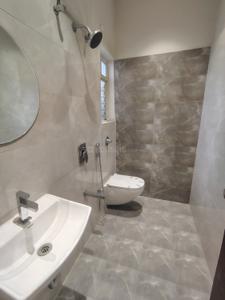 Bathroom Image of 650 Sq.ft 1 BHK Apartment / Flat for sale in Ram Green Hive Plus Wing A5, Fursungi Pune for Rs. 4500000