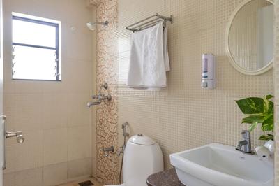 Bathroom Image of 1050 Sq.ft 2 BHK Apartment / Flat for sale in Devashri Sun n Sand, Candolim Goa for Rs. 17000000