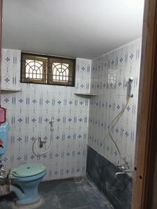 Bathroom Image of 800 Sq.ft 2 BHK Builder Floor for rent in Niveditha Nagar Mysore for Rs. 10500