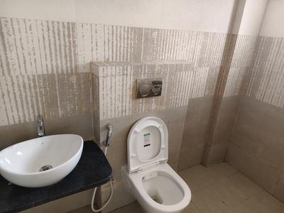 Bathroom Image of 948 Sq.ft 3 BHK Apartment / Flat for rent in A Singapore Life City The Utopia, Gotal Pajri Nagpur for Rs. 22000