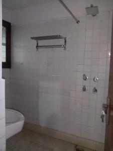 Common Bathroom Image of 2200 Sq.ft 3.5 BHK Apartment / Flat for sale in DDA Flats Vasant Kunj, Vasant Kunj New Delhi for Rs. 41000000