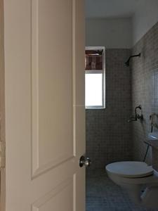 Common Bathroom Image of 1069 Sq.ft 2.5 BHK Apartment / Flat for sale in Paras Tierea, Sector 137 Noida for Rs. 8900000