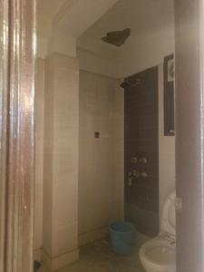 Common Bathroom Image of 1000 Sq.ft 3 BHK Apartment / Flat for rent in Swaraj Homes NEB Valley Society, Neb Sarai New Delhi for Rs. 26000