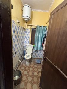 Bathroom Image of 650 Sq.ft 2 BHK Apartment / Flat for rent in Uttam Nagar New Delhi for Rs. 12000