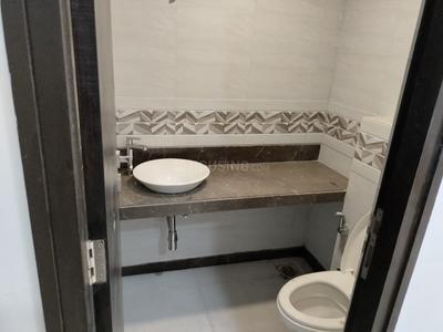 Bathroom Image of 1600 Sq.ft 4 BHK Apartment / Flat for rent in Dheeraj Realty Dheeraj Insignia, Santacruz East Mumbai for Rs. 150000