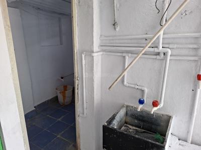 Bathroom Image of 700 Sq.ft 1 BHK Builder Floor for rent in Mylapore Chennai for Rs. 9000