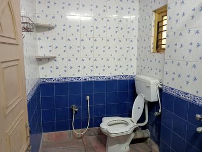 Bathroom Image of 900 Sq.ft 2 BHK Builder Floor for rent in Baranagar Kolkata for Rs. 15000
