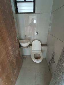 Bathroom Image of 1760 Sq.ft 3 BHK Apartment / Flat for rent in Sthapatya Bliss, Shilaj Ahmedabad for Rs. 31000